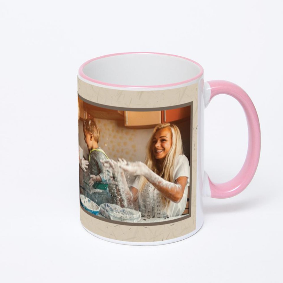 Кружка с розовой ручкой и ободком