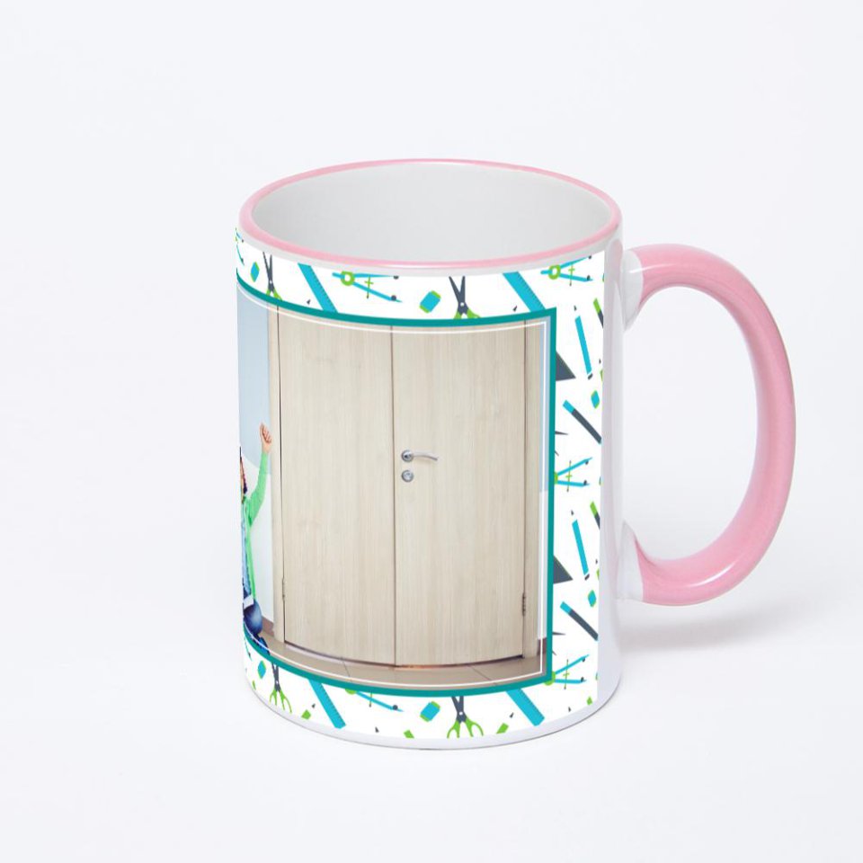 Кружка с розовой ручкой и ободком