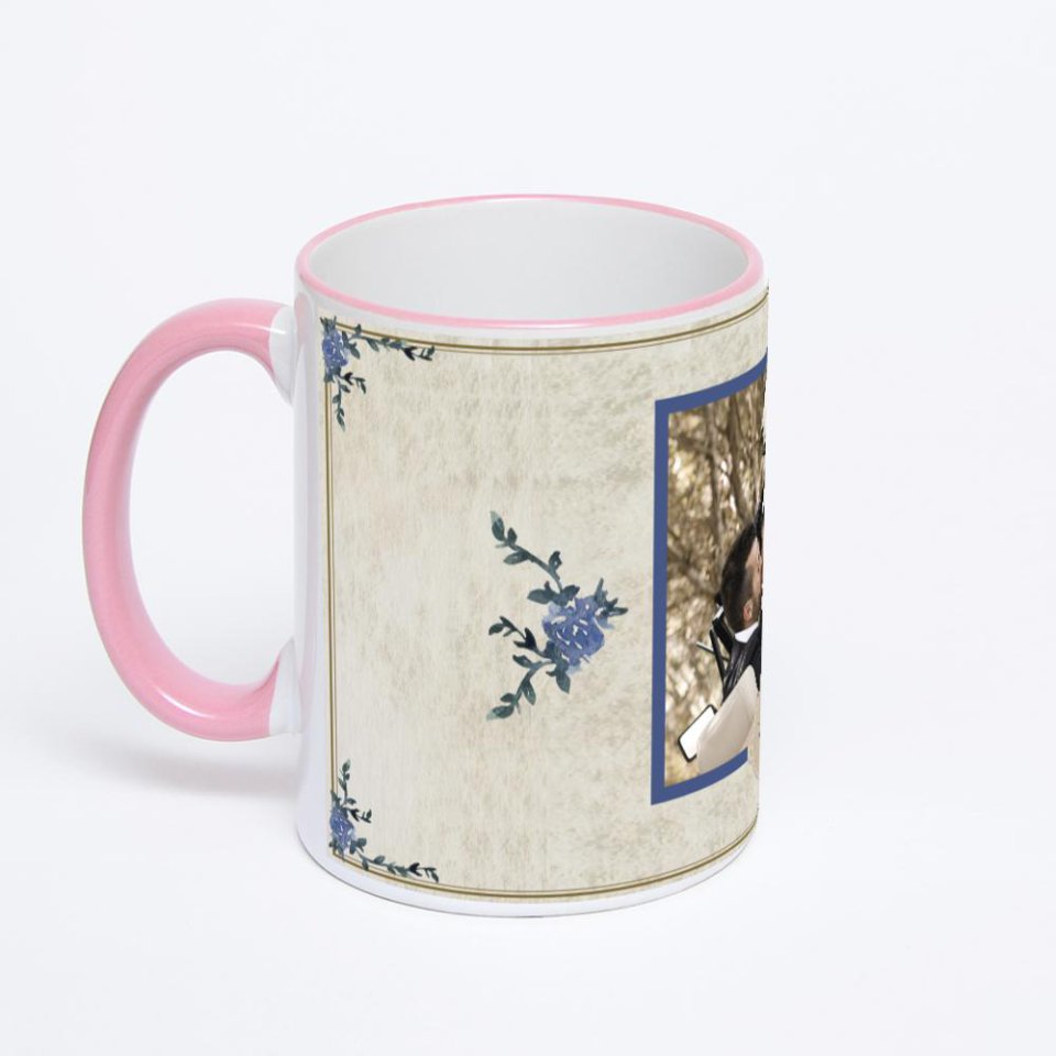 Кружка с розовой ручкой и ободком