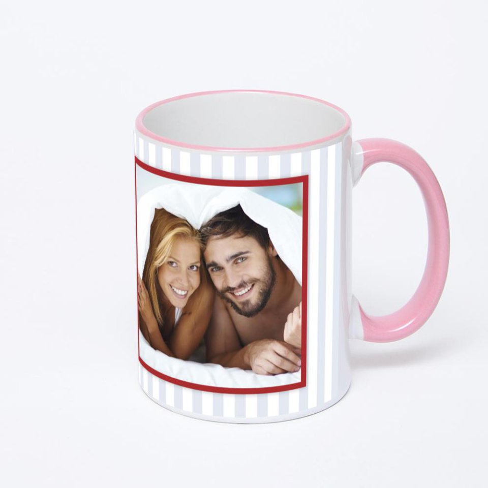 Кружка с розовой ручкой и ободком