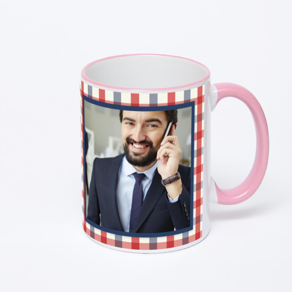 Кружка с розовой ручкой и ободком