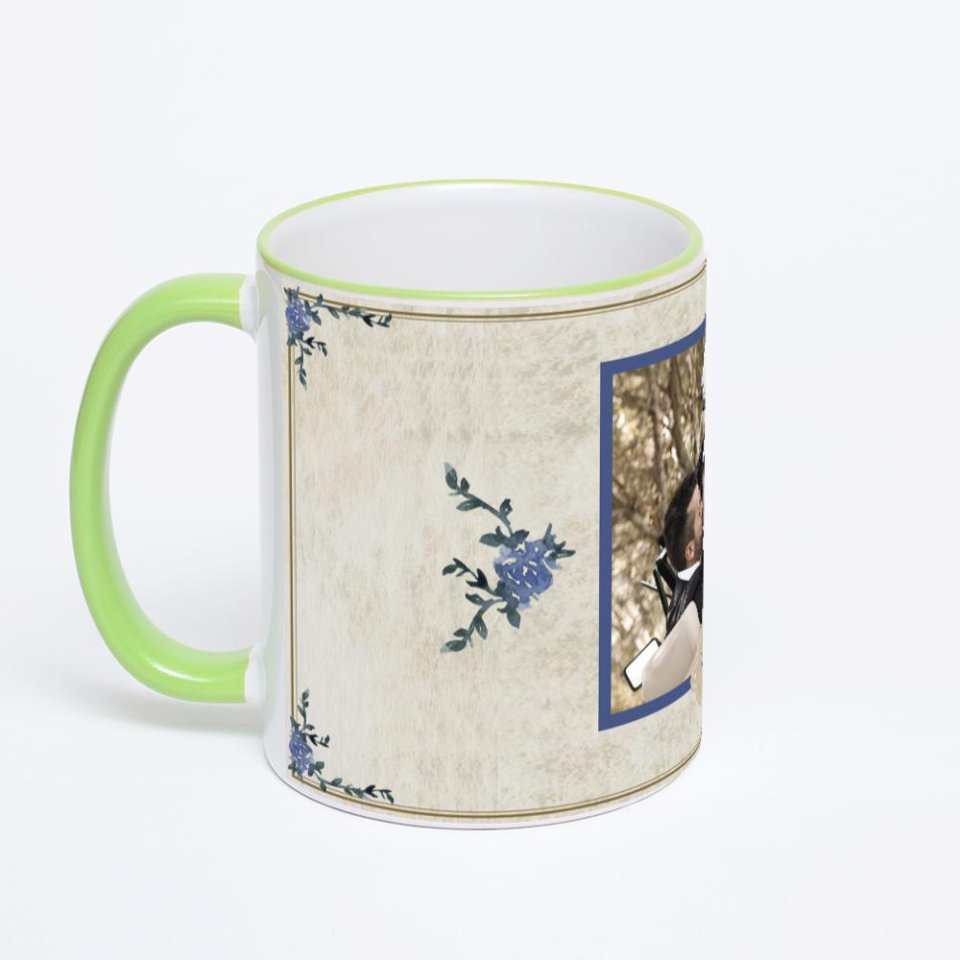 Кружка с салатовой ручкой и ободком