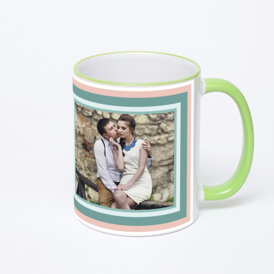 Кружка с салатовой ручкой и ободком