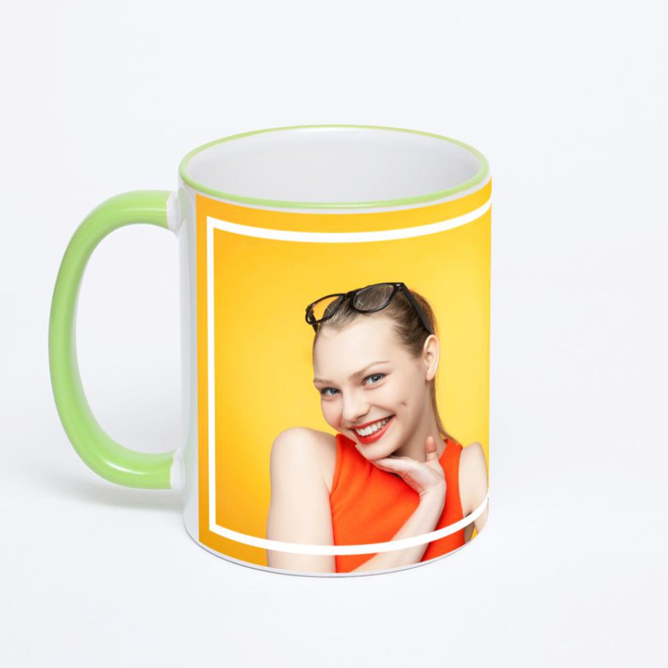 Кружка с салатовой ручкой и ободком