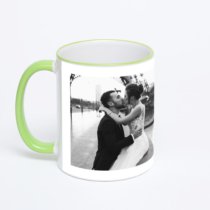 Кружка с салатовой ручкой и ободком