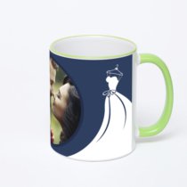 Кружка с салатовой ручкой и ободком