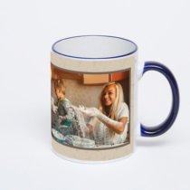 Кружка с тёмно-синей ручкой и ободком