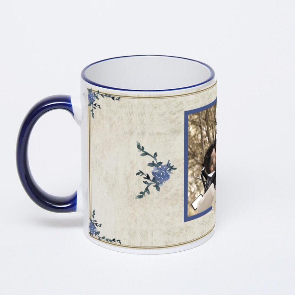 Кружка с тёмно-синей ручкой и ободком