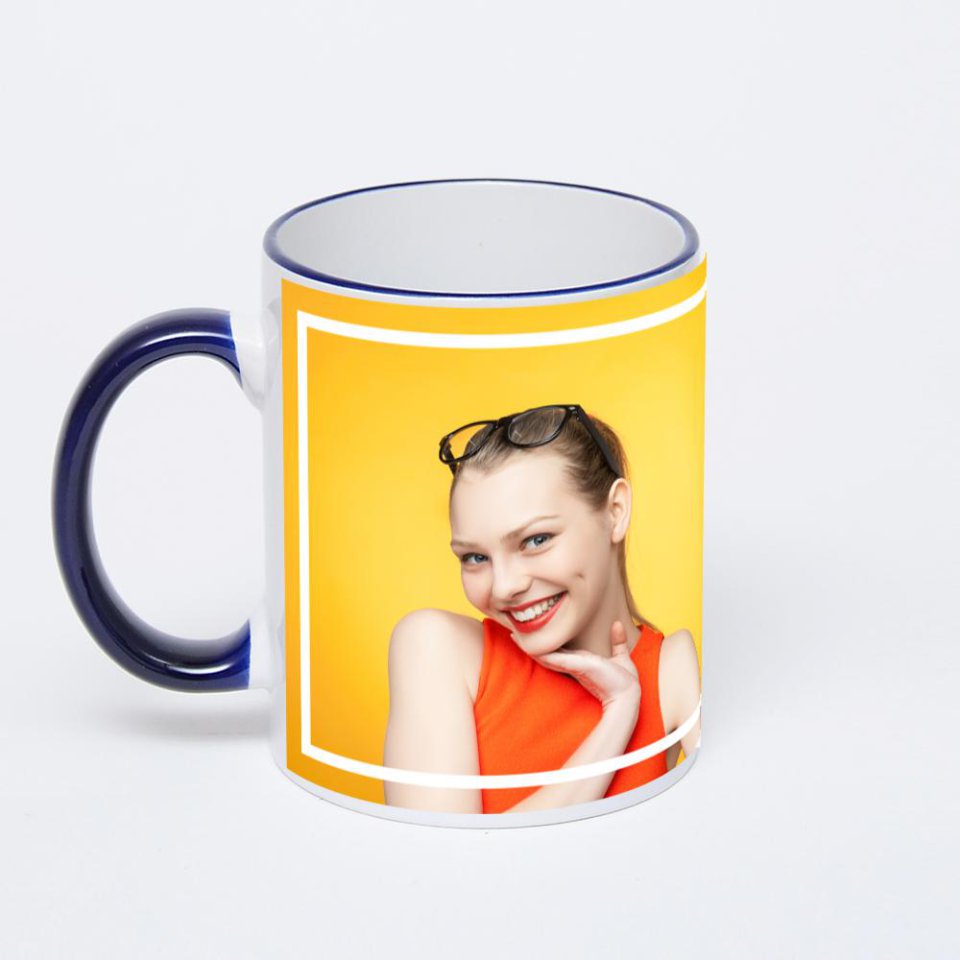 Кружка с тёмно-синей ручкой и ободком