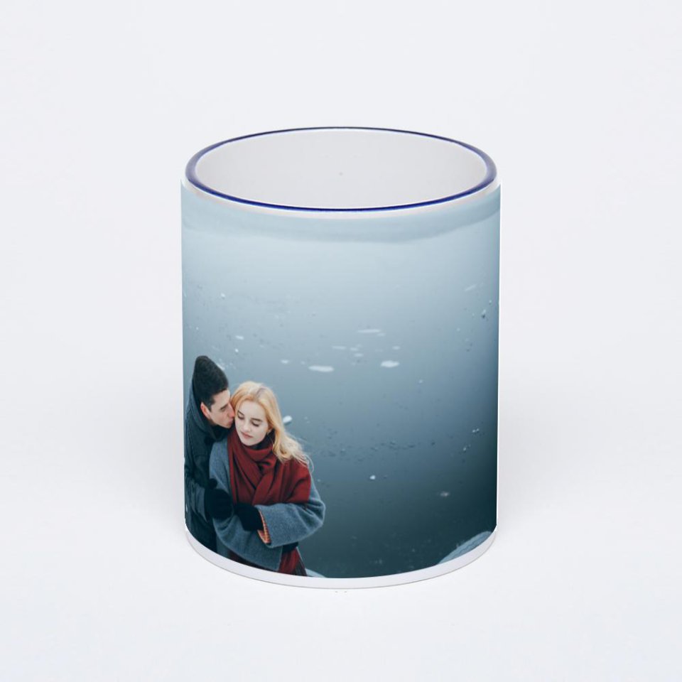 Кружка с тёмно-синей ручкой и ободком