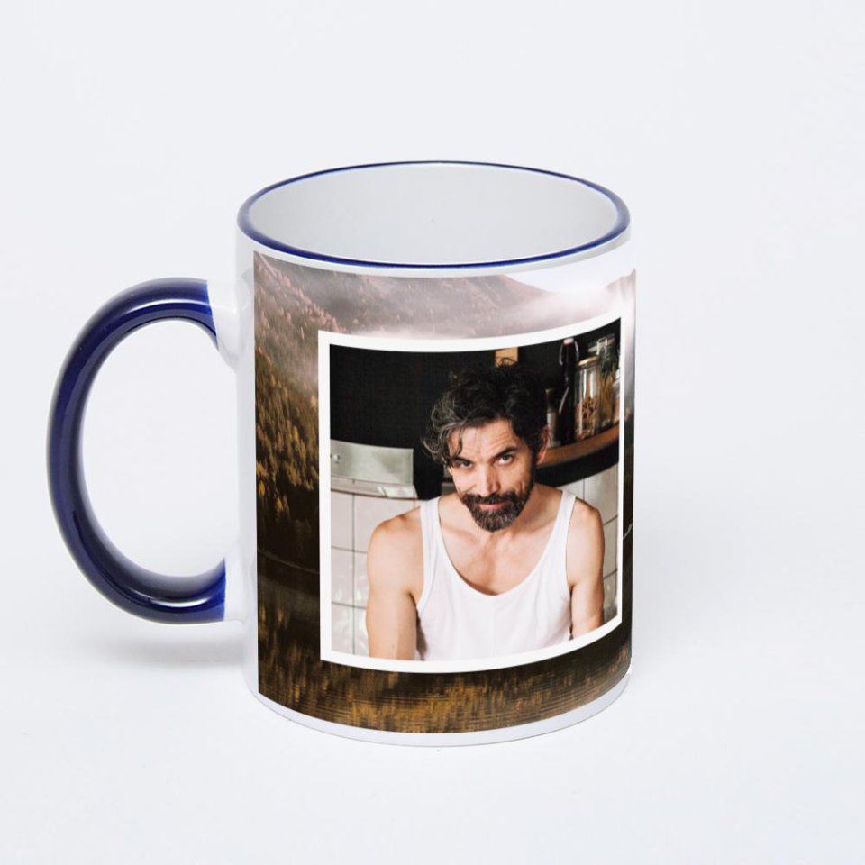 Кружка с тёмно-синей ручкой и ободком