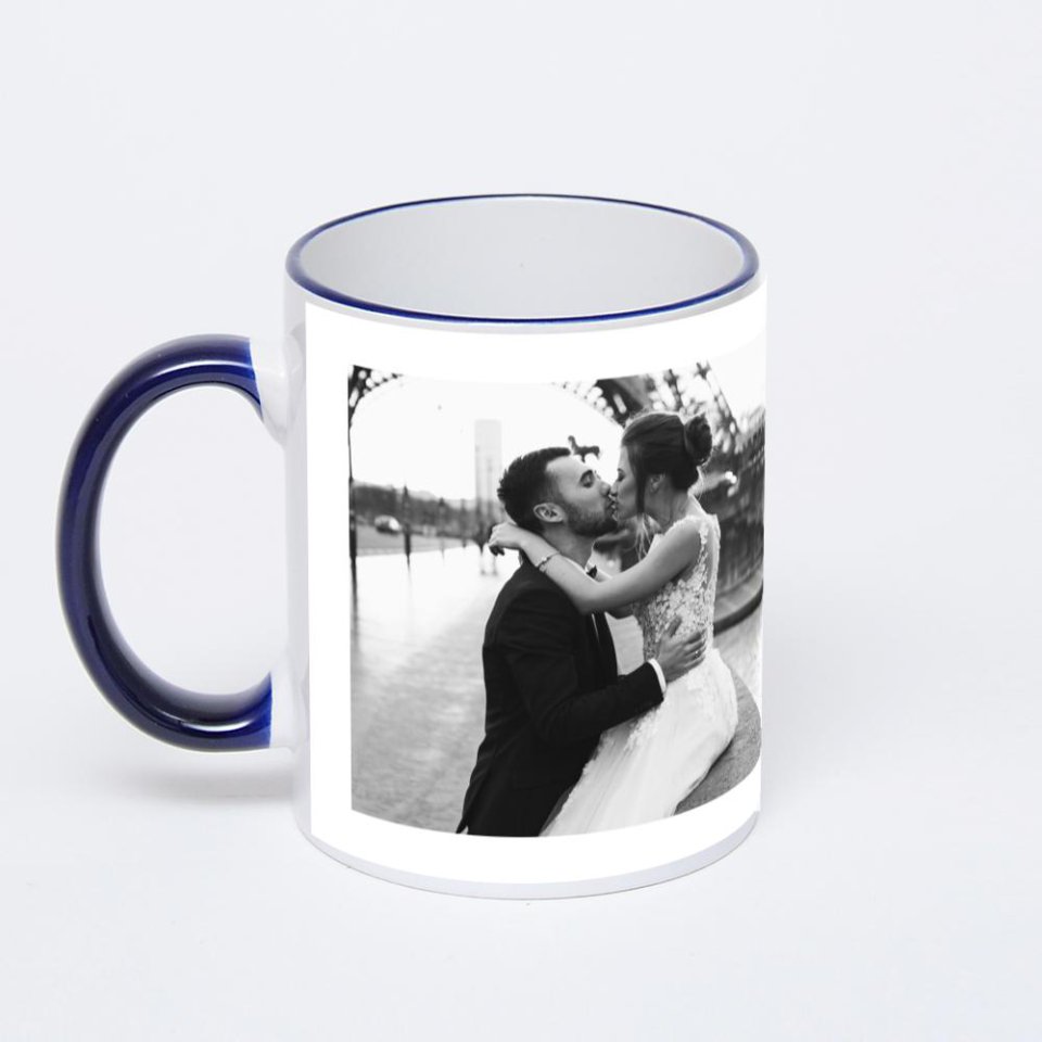 Кружка с тёмно-синей ручкой и ободком