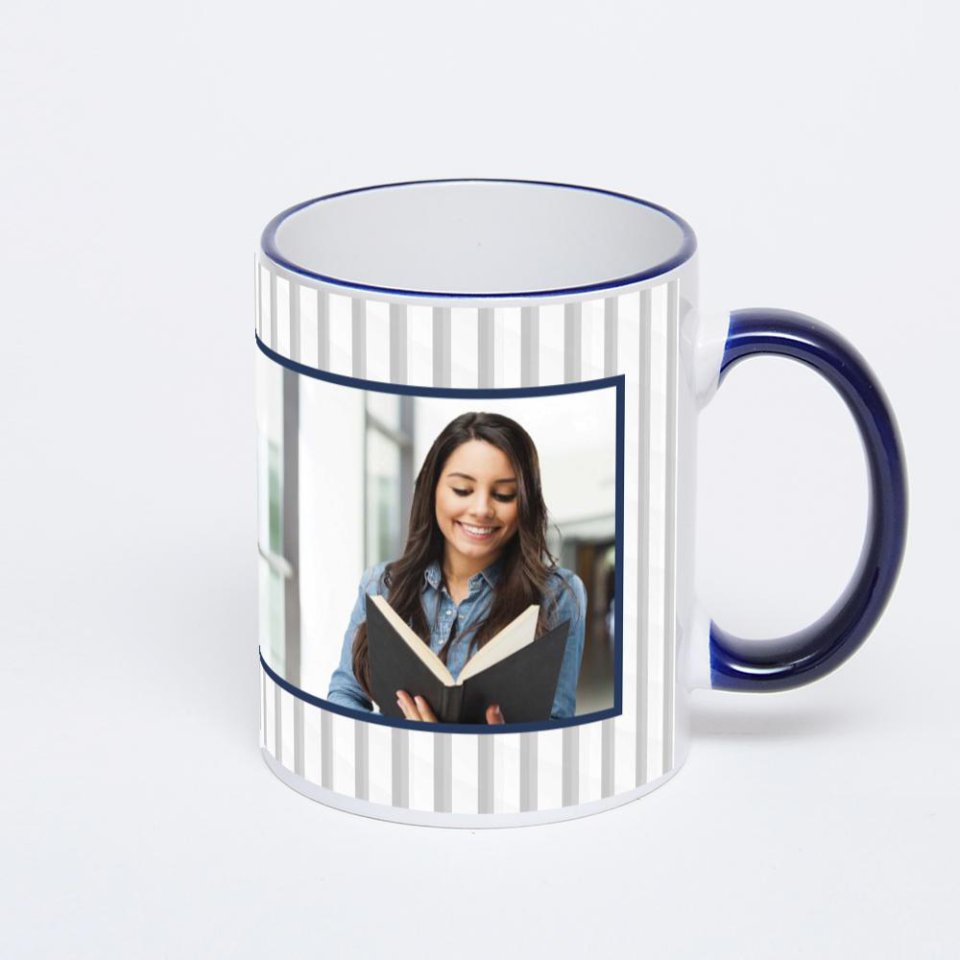 Кружка с тёмно-синей ручкой и ободком