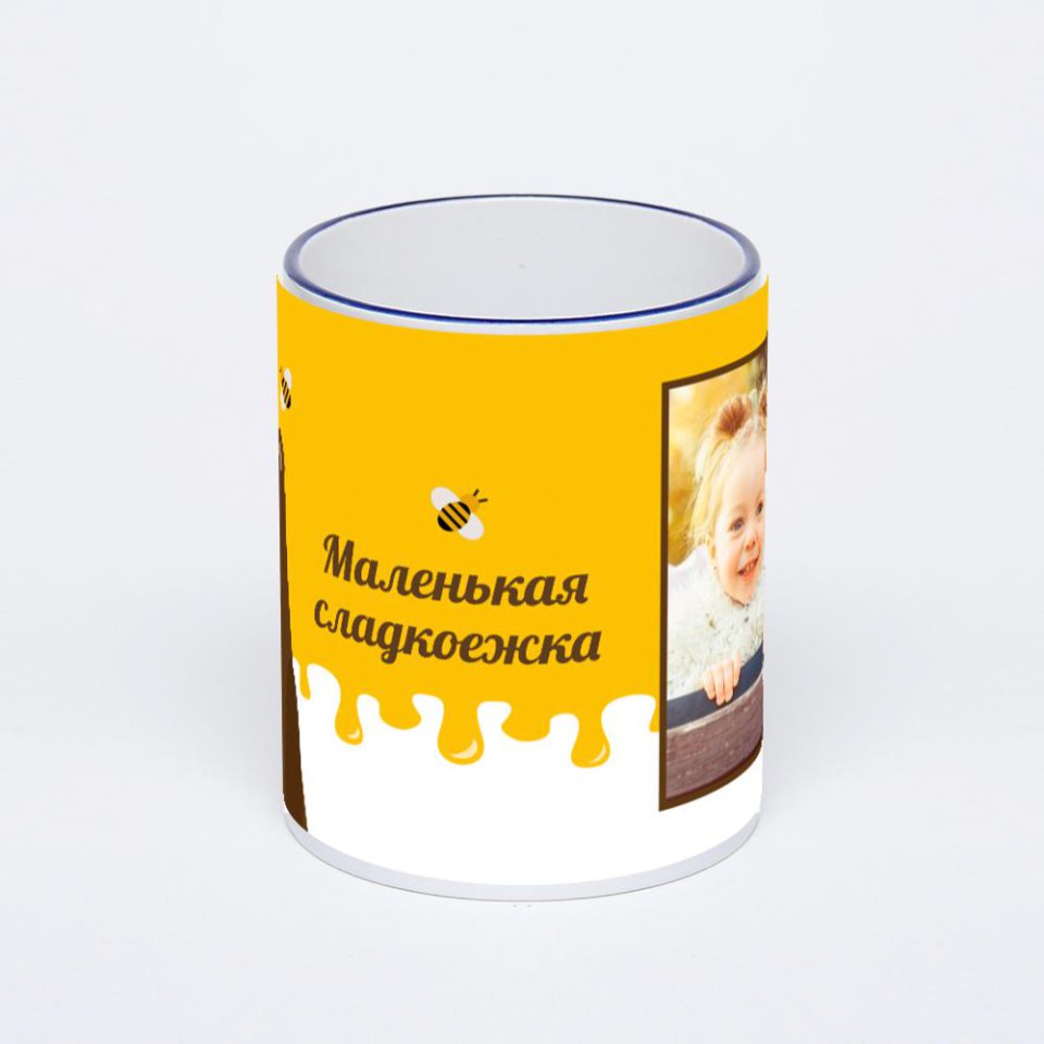 Кружка с тёмно-синей ручкой и ободком