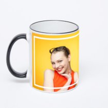 Кружка с черной ручкой и ободком