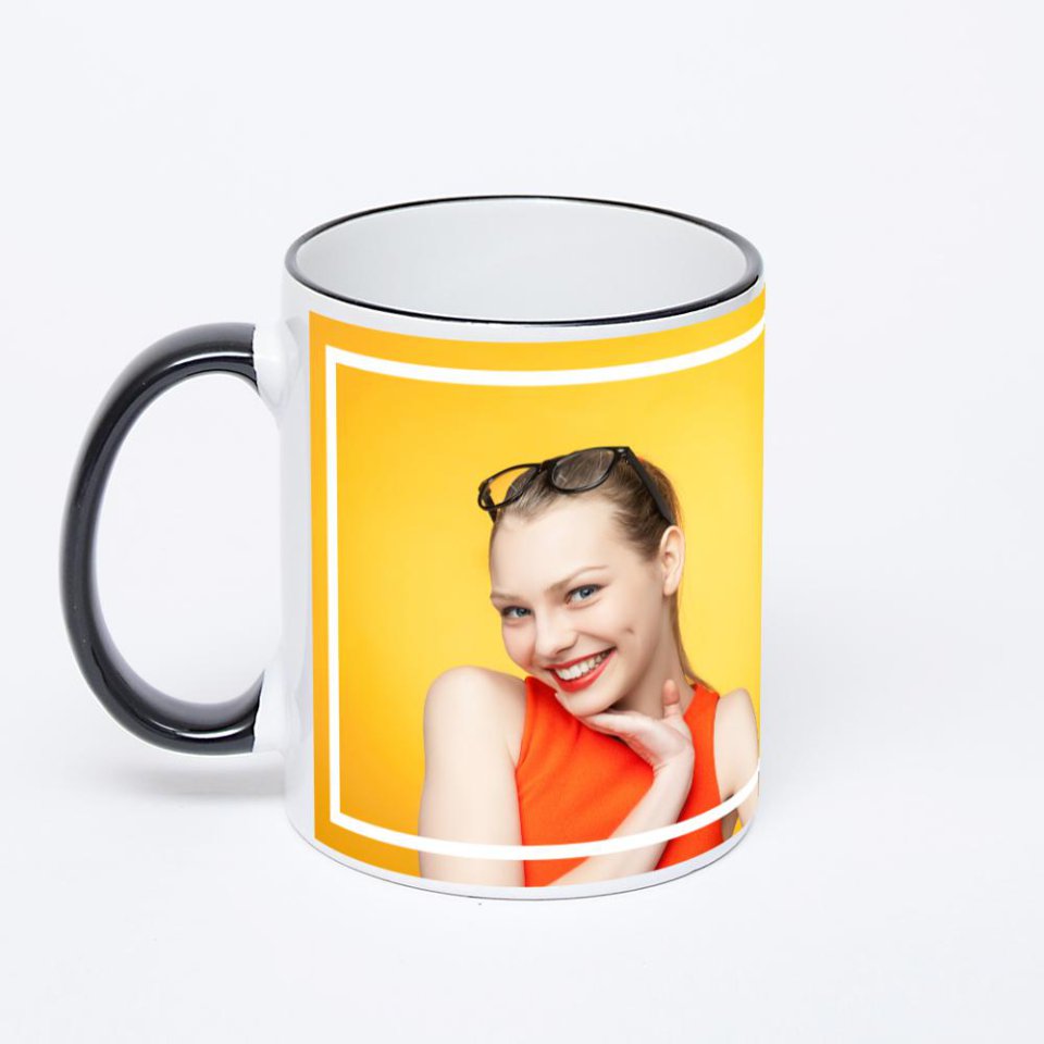 Кружка с черной ручкой и ободком