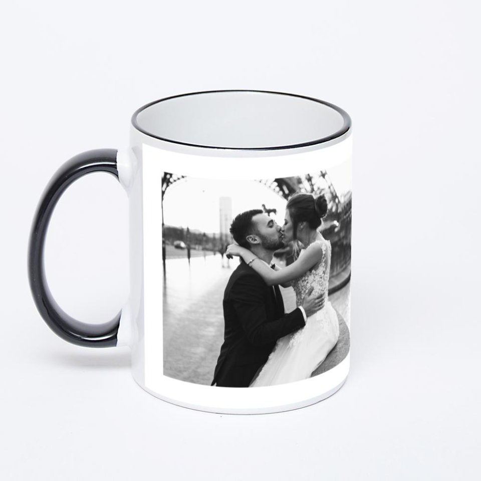 Кружка с черной ручкой и ободком