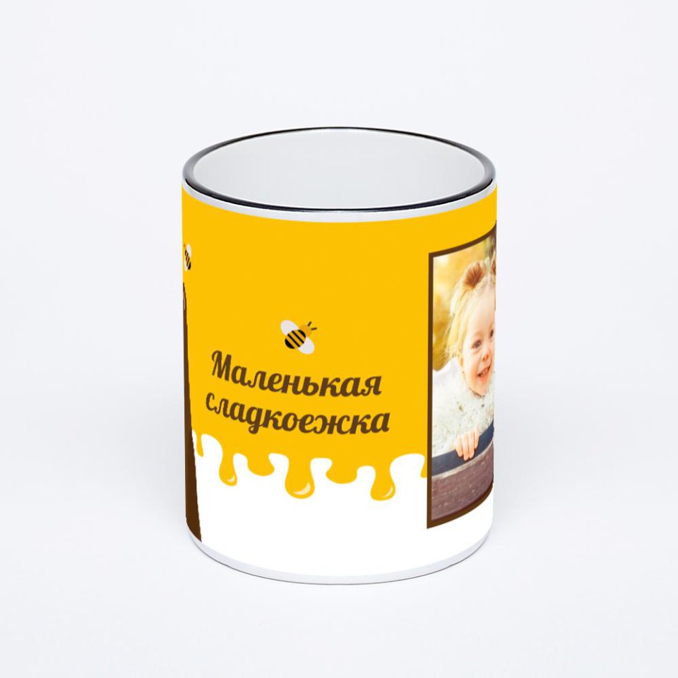 Кружка с черной ручкой и ободком