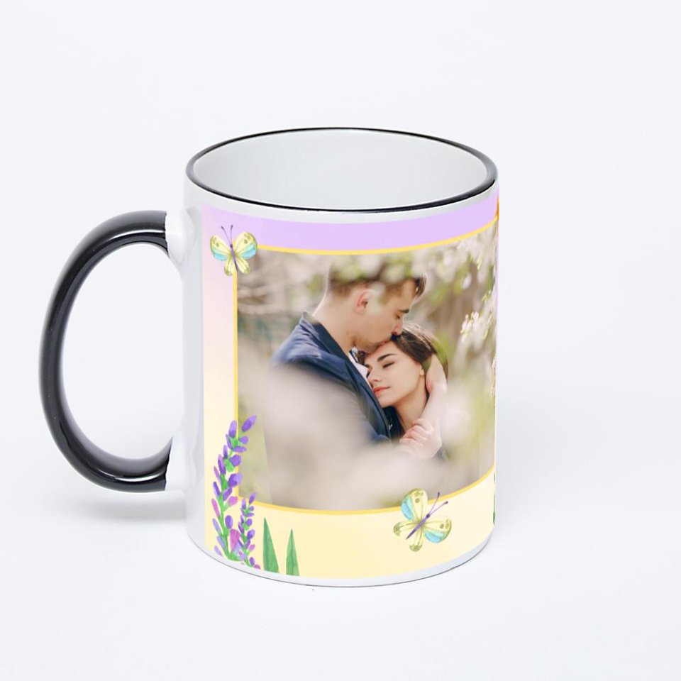 Кружка с черной ручкой и ободком